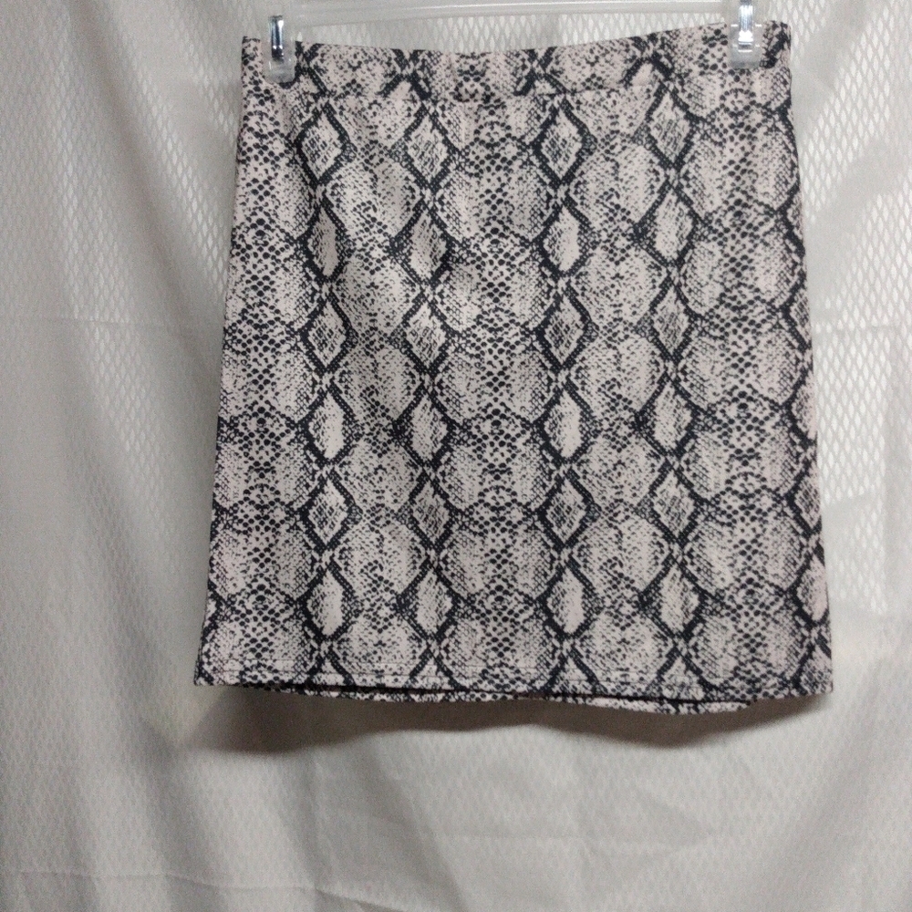 Boohoo Mini Shirt, 12, Snake Print, pull on 95%, polyester, 5% Elastane Pre-owne